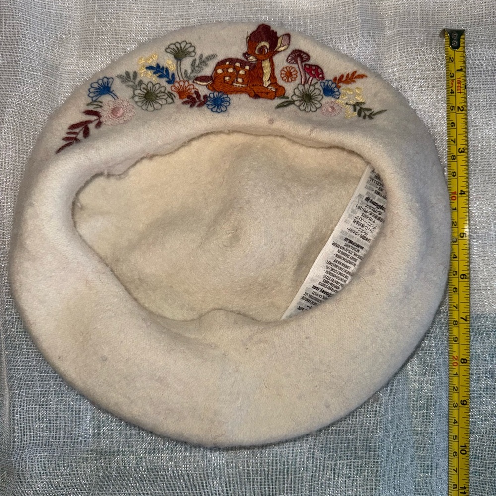 Embroidered White Kids Beret with Floral and Animal Design - Picture 3 of 6